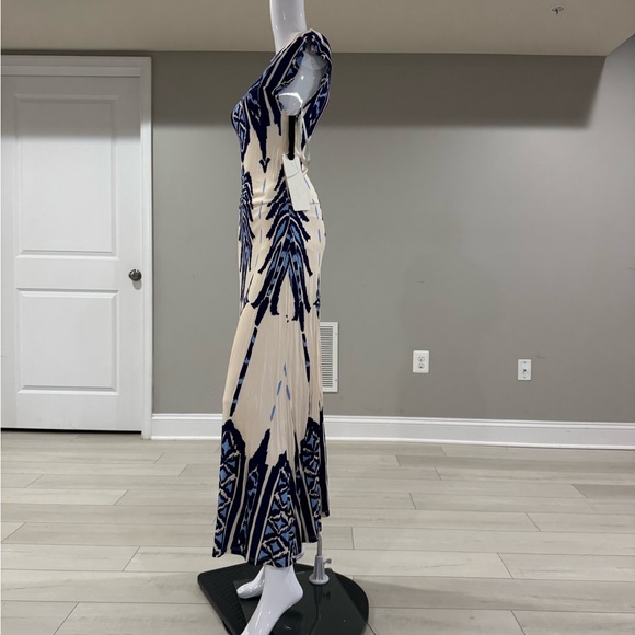 $1350 
Johanna Ortiz

Cardinal Direction Printed Jersey Ankle Dress size 2 - Picture 9 of 12